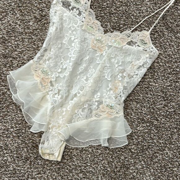 Victoria’s Secret Gold Label Sexy White Wedding Lace Teddy Beads Nightie NWT - Picture 15 of 15